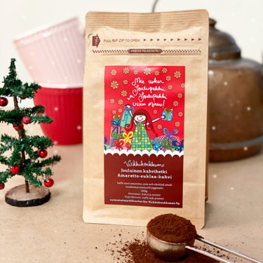 Herkullinen amaretto-suklaa-kahvi punaisella jouluisella etiketillä ja tekstillä "Mie uskon joulupukkii ja joulupukki uskoo minuu!". Valmistettu Suomessa.