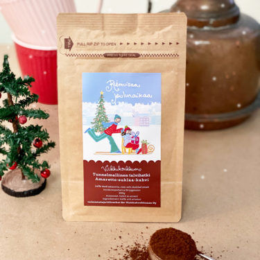 Herkullinen amaretto-suklaa-kahvi kauniilla jouluisella etiketillä ja tekstillä "Riemuisaa joulunaikaa". Valmistettu Suomessa.