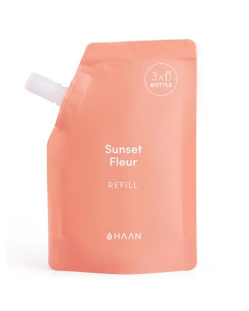 Haan käsidesin täyttöpakkaus Sunset Fleurissa on naisellinen kukkainen tuoksu. Tästä täyttöpussista voit täyttää HAAN täytettävän taskukokoisen käsidesin yli kolme kertaa.