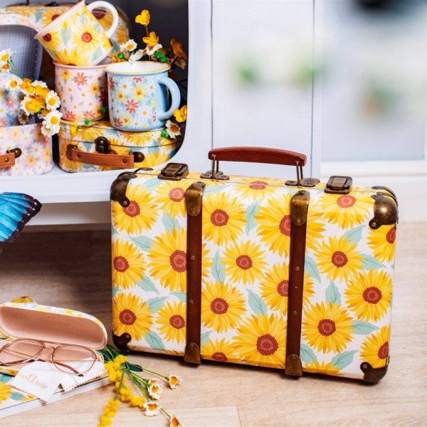 Sass & Bellen hauska keltainen matkalaukku sisustukseen ja ihanien aarteiden säilytykseen.