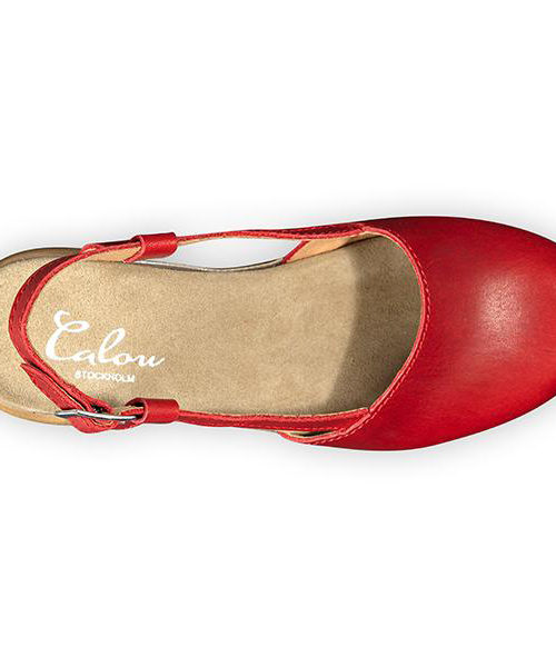 Ruotsalaiset Calou Nelly red punaiset nahkakengät ovat erittäin mukavan tuntuiset jalassa! Näillä kävelee vaikka koko päivän. Kevyen polyuretaanipohjan ansiosta nämä kengät kevyet ja miellyttävät käyttää. Joustava pohja pehmentää askelta.