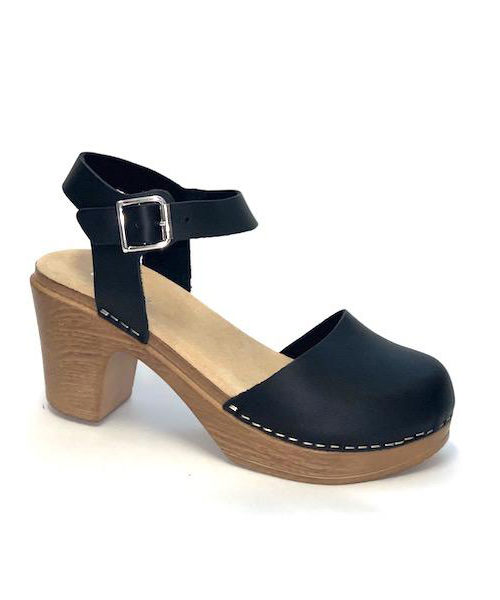Ruotsalaiset Calou Tora Black mustat nahkakengät ovat erittäin mukavan tuntuiset jalassa! Näillä kävelee vaikka koko päivän. Kevyen polyuretaanipohjan ansiosta nämä kengät kevyet ja miellyttävät käyttää. Joustava pohja pehmentää askelta.