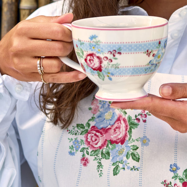 Greengaten ihana sini-pinkki kukka- ja raitakuvioinen teekuppi on Evie-sarjaa.