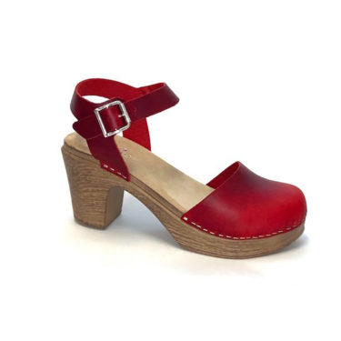 Ruotsalaiset Calou Tora Red punaiset nahkakengät ovat erittäin mukavan tuntuiset jalassa! Näillä kävelee vaikka koko päivän. Kevyen polyuretaanipohjan ansiosta nämä kengät kevyet ja miellyttävät käyttää. Joustava pohja pehmentää askelta.