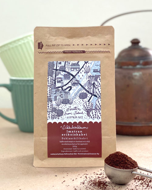Maukas ja valloittavan tuoksuinen chilillä terästetty suklaan makuinen kahvi on valmistettu Suomessa. Söpö kahvipakkaus on Virkkukoukkusen suunnittelema.