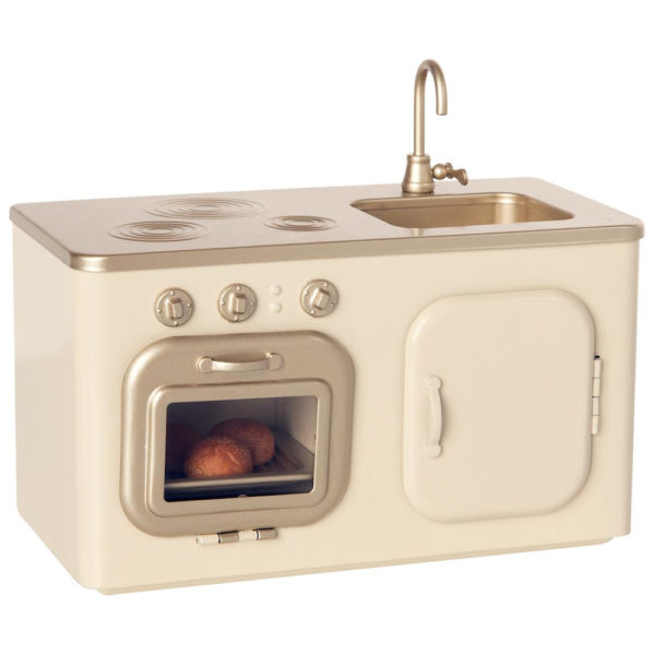 Maileg kitchen - Mailegin kaunis valkoinen pieni leikkikeittiö jossa uuni, hella, tiskiallas ja kaappi.