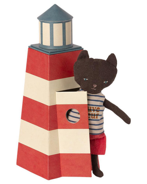 Mailegin puna-valkoinen hengenpelastajan torni ja kissa sekä pelastusrengas.