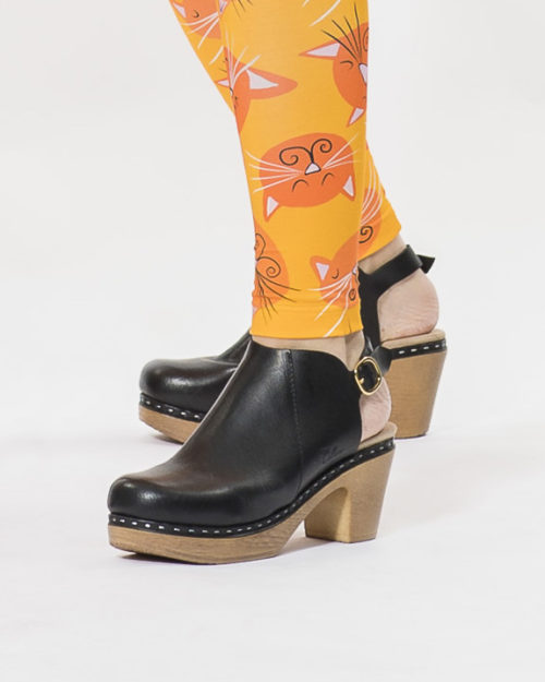 Ruotsalaiset Calou Tyra black mustat nahkakengät ovat erittäin mukavan tuntuiset jalassa! Näillä kävelee vaikka koko päivän. Kevyen polyuretaanipohjan ansiosta nämä kengät kevyet ja miellyttävät käyttää. Joustava pohja pehmentää askelta.