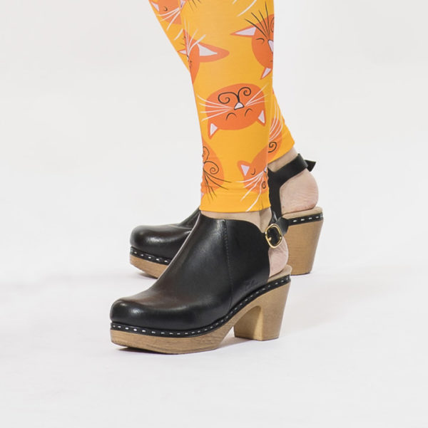 Ruotsalaiset Calou Tyra black mustat nahkakengät ovat erittäin mukavan tuntuiset jalassa! Näillä kävelee vaikka koko päivän. Kevyen polyuretaanipohjan ansiosta nämä kengät kevyet ja miellyttävät käyttää. Joustava pohja pehmentää askelta.