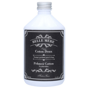Belle Mere pyykkietikka mustalla etiketillä valkoisessa pullossa. Tuoksuna pehmeä cotton.