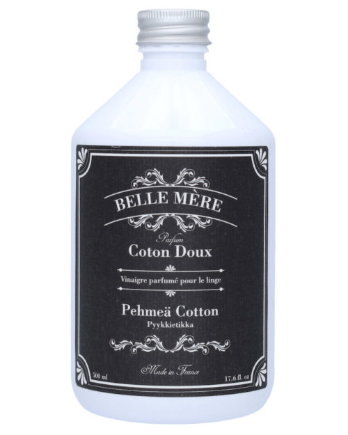 Belle Mere pyykkietikka mustalla etiketillä valkoisessa pullossa. Tuoksuna pehmeä cotton.