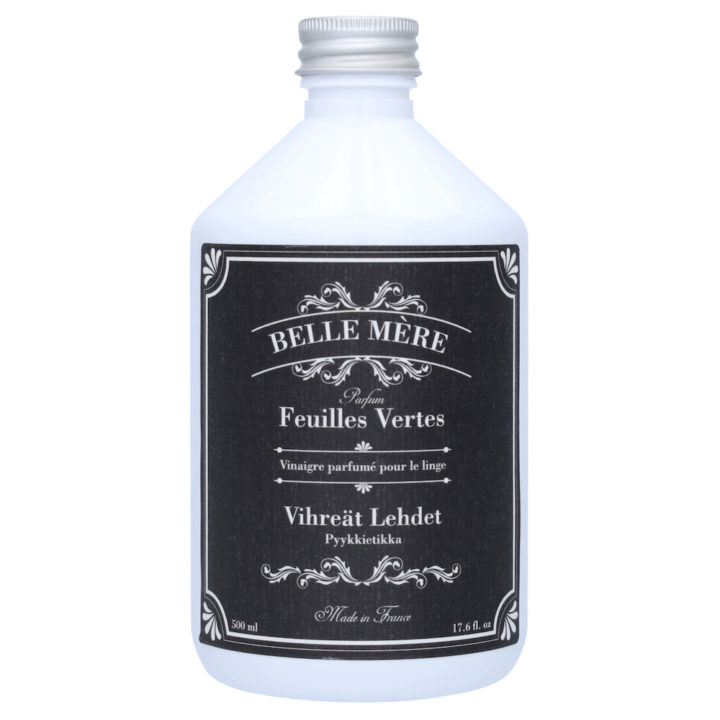 Belle Mere pyykkietikka mustalla etiketillä valkoisessa pullossa. Tuoksuna vihreät lehdet.